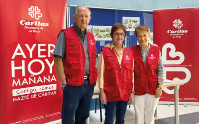 Cáritas La Rioja recoge firmas en la Universidad de La Rioja a favor de la iniciativa legislativa popular para la regularización extraordinaria de personas migrantes
